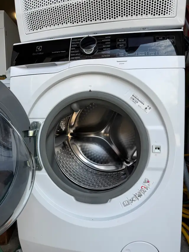 Electrolux washer ventless dryer set in Washers & Dryers in City of Toronto - Image 7