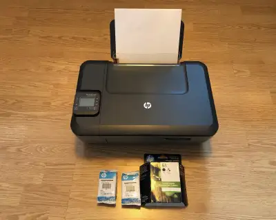 IMPRIMANTE HP AVEC 2 CARTOUCHES NEUVES ****LIVRÉ CHEZ VOUS****, View more