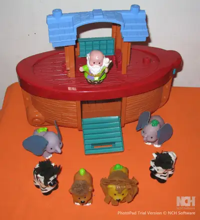 The Fisher-Price Little People Noah's Ark Playset from Mattel made in 2004 includes figures and Noah...