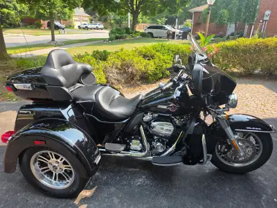 2022 Harley Davidson Tri Glide Ultra Twin-Cooled ™ Milwaukee-Eight ™ 114 7734km Single Owner - Priva...