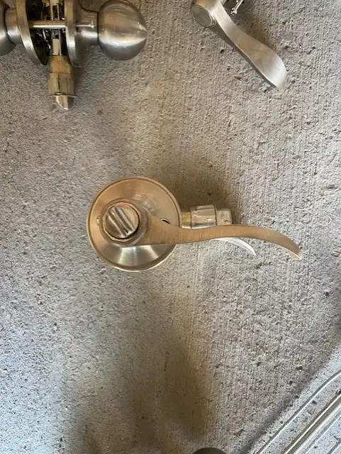Closet door knobs460680325644963841