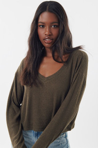 BNWT GARAGE ADRIANA KNIT V-NECK CROP LONG SLEEVE