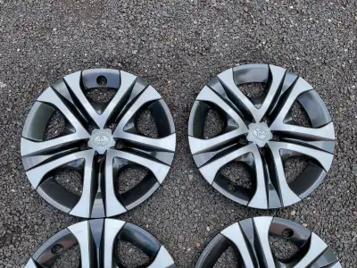 4 ENJOLIVEURS ORIGINALES TOYOTA RAV 4 DE 17 POUCES BONNE ÉTAT ENJOLIVEURS STYLE MAG RAV 4 TOYOTA CAS...