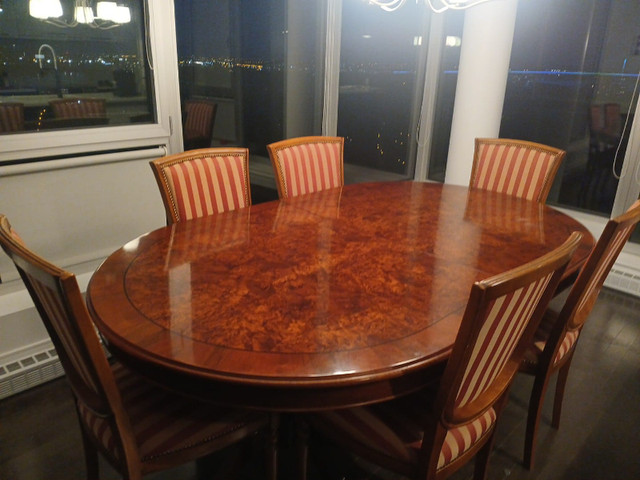 Rosewood Table sitting 8 + chairs, Made in Italy dans Mobilier de salle à manger et cuisine  à Ville de Montréal