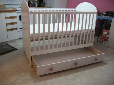 Baby Crib, LIKE NEW (with Free Mattress), View more