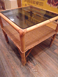 Rare, 2 magnifiques petites tables vintage en bambou
