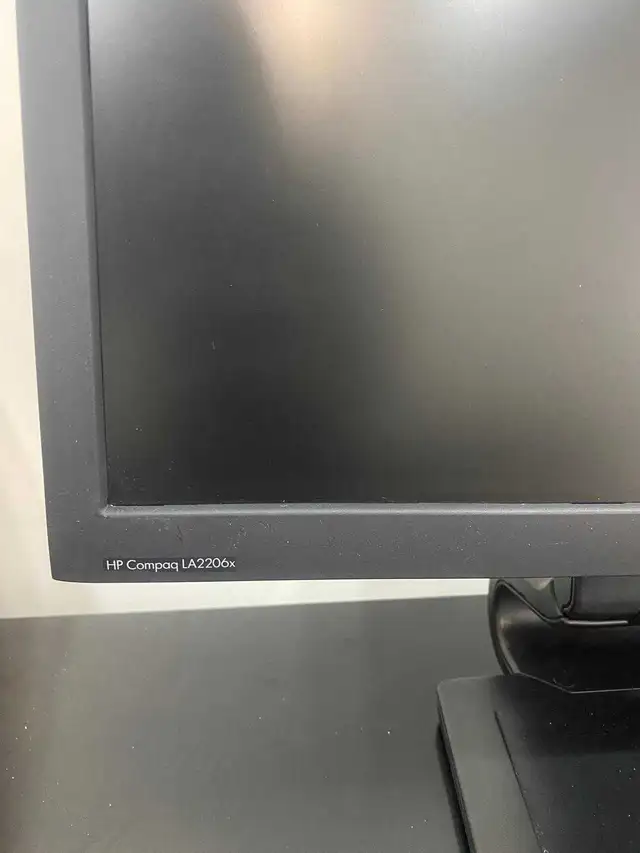 HP Computer Monitor 22 Inches  in Monitors in Mississauga / Peel Region - Image 4