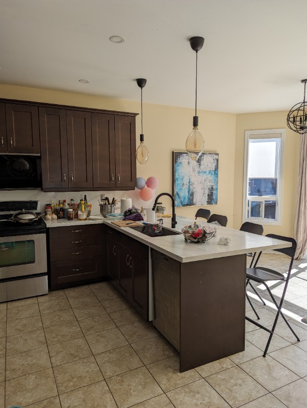 Basement Studio and Upstairs Single Rooms in Whitby, Brooklin Room