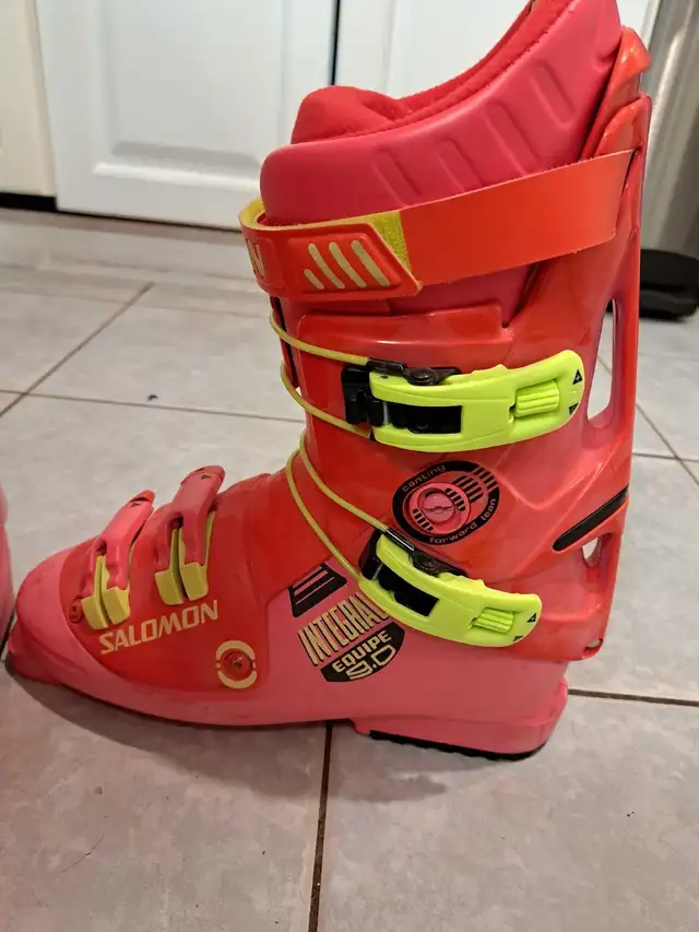 vintage Salomon downhill ski boots in Ski in Ottawa - Image 5