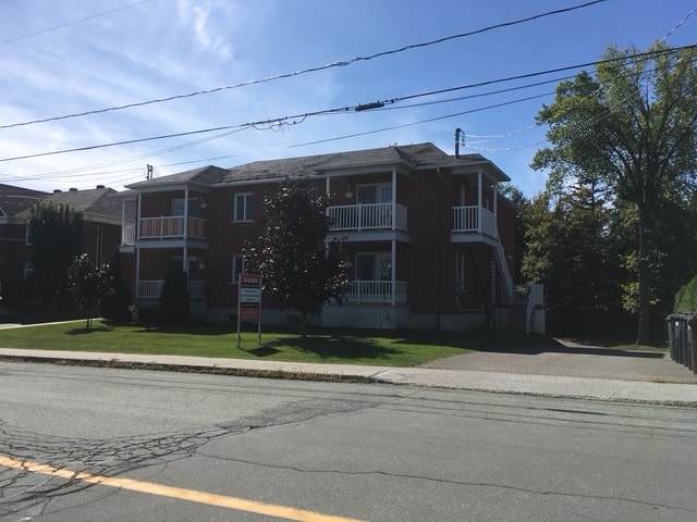 6-1/2 avec garage dans le nord de sherbrooke — photo 1