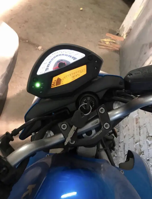 2009 ER6N - 650 Kawasaki in Sport Touring in Gatineau - Image 4