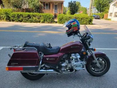 Honda Goldwing 1200 standard 1984 Beaucoup d'argent investi sur la mécanique. Ce Goldwing est un vra...