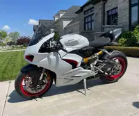 2022 Ducati Panigale V2 White Rosso