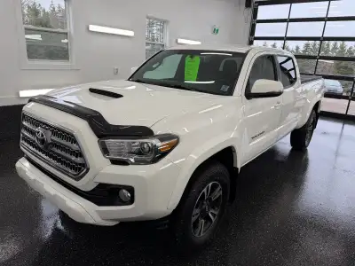 New arrival at Purdy auto sales! 2017 Toyota Tacoma TRD Sport 4X4! This V6, automatic Tacoma comes e...