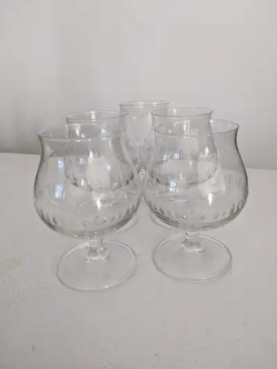 - Quantité: 5 - Hauteur: 4 ½ pouces