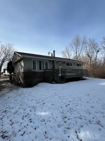 Acreage for rent. The home is located close to Hwy 16 and 25 minutes east of Sherwood park. This 110...