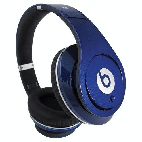 Beats Solo  Headphones-  White- NEW IN BOX dans Écouteurs  à Delta/Surrey/Langley - Image 3