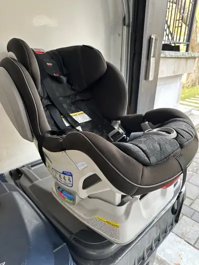 There is 1.5 years left on this awesome car seat. Excellent used condition. Pick up is at Yonge & Da...