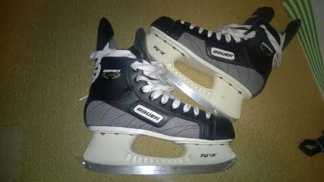 Bauer Impact 1000 SR Hockey Skates SIZE 9.5 US in Hockey in Mississauga / Peel Region - Image 2