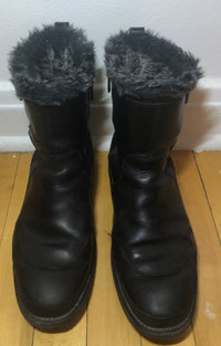 Black winter boots size  9 woman / Bottes d'hiver noires - 9