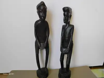 Deux sculptures africaines, View more