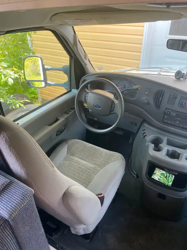 E350 Motorhome ClassC in RVs & Motorhomes in Summerside - Image 3