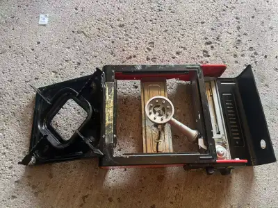 Used but fully functional. Ideal for camping or outdoor cooking. Some wear and signs of use (see pho...