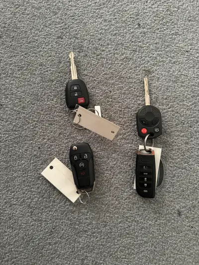 Toyota RAV4 Highlander Tacoma. 3 Button. Ford Edge Lincoln MKX Fusion Escort Fiesta Escape F-150 key...