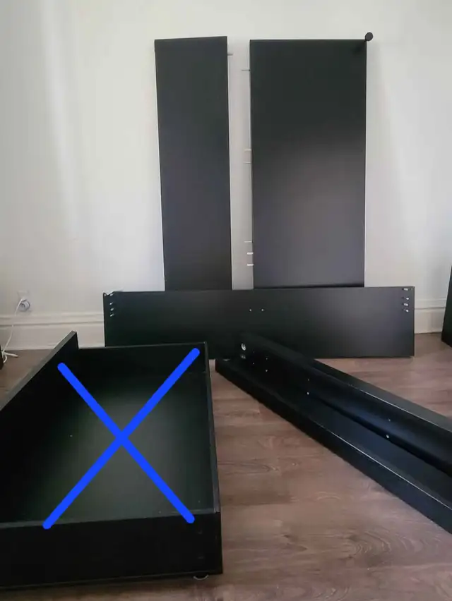 Structure de lit Queen Ikea MALM et ses 2 tables de nuit in Beds & Mattresses in Longueuil / South Shore - Image 8