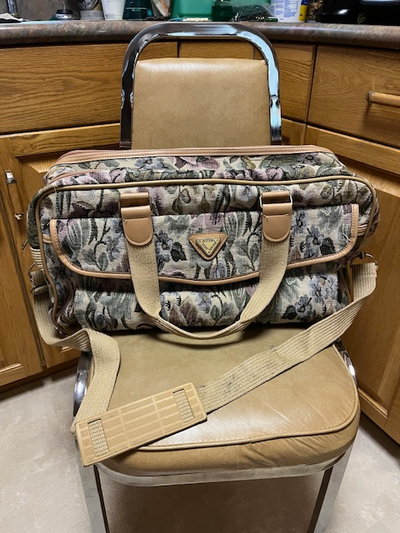 Pick up Transcona near club regent casino. Fabric tapestry suitcase with zippers and shoulder carry...