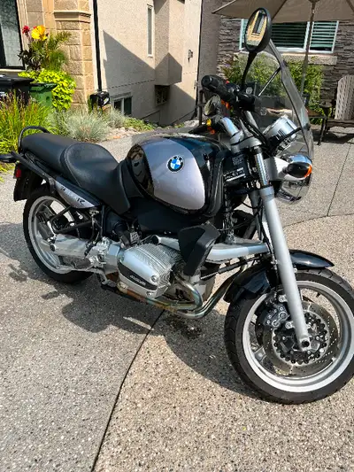 BMW R1100R motor bike for sale. Immaculate condition. Heated handlebars. New Battery. Collector item...