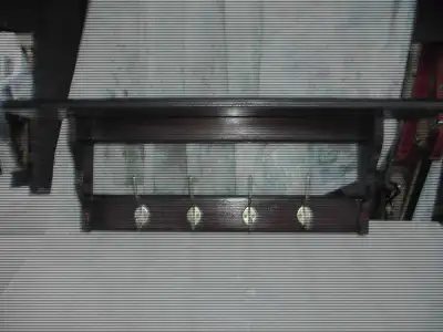 Porte-manteau en bois 39poX10po 4 crochets neuf, View more