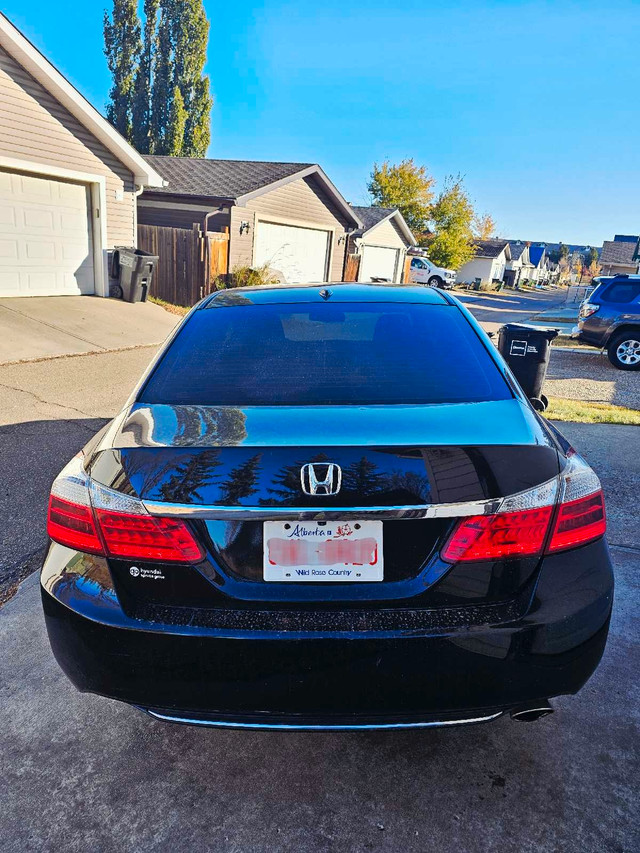 2015 Honda Accord Touring V4 in Cars & Trucks in Edmonton - Image 2