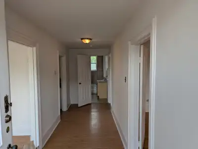 Charmant 4 ½ logement à louer. situé au centre de Sainte-Thérèse - première étage Address: 20 Rue Sa...