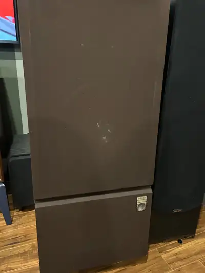 Selling a beautiful pair of vintage Canadian speakers, View more