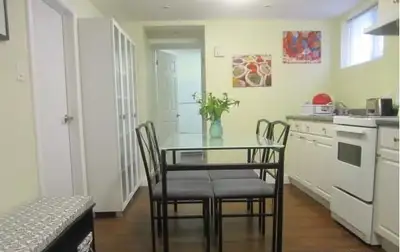 Walk to Queen's! AC/Front Buses/Utilities & Internet included
