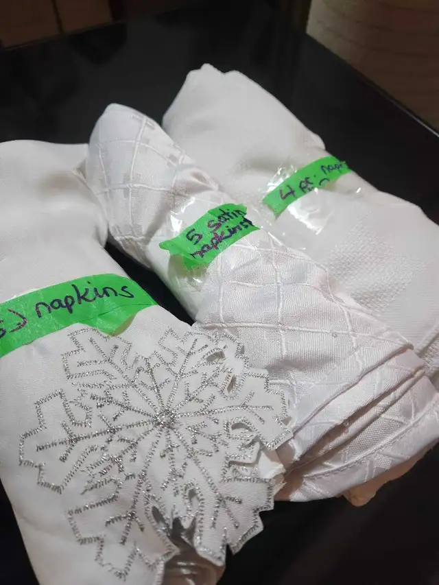 Napkins...cloth,satin  and snowflake 17 pieces590084719500349441