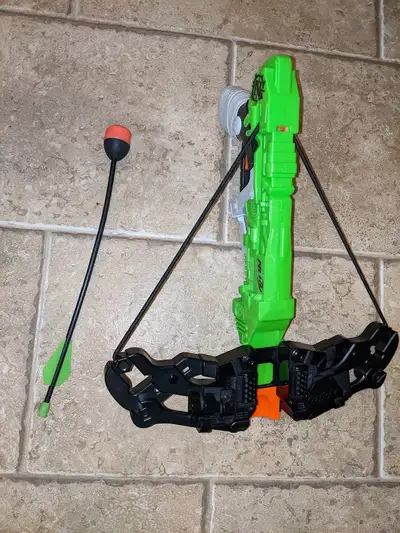 NERF Wrath Bold Outdoor Blaster Zombie Crossbow with one Arrow shoots 50-60' Selling for my grandson...