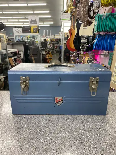 Beach Metal Toolbox Item #1391910 Swap Shop 416-701-1701 WE BUY GOLD BUY SELL TRADE WARRANTY ON MOST...