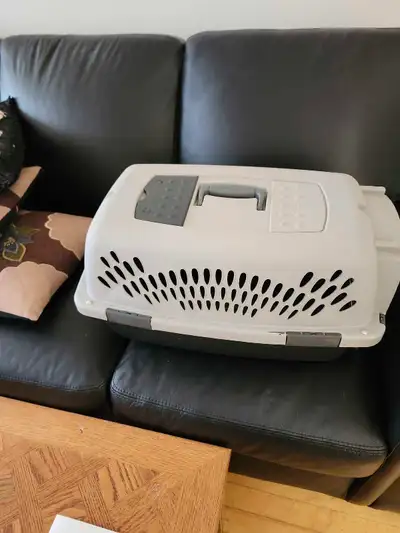 It's in excellent condition can fit small and medium dogs.Asking only $50 for it.