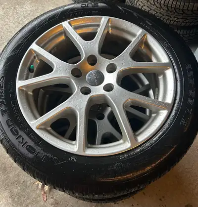 Off a Dodge Caravan Nokian Tyres Size: 225/55R19 Center Bore / Hub Bore: 71.6 mm Bolt Pattern: 5x127...