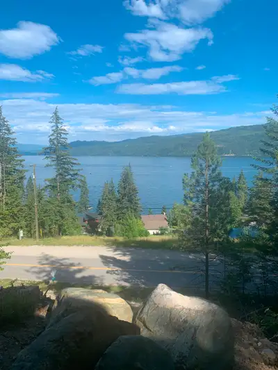 2.	Cozy 5th Wheel Getaway Overlooking Beautiful Shuswap Lake, View more