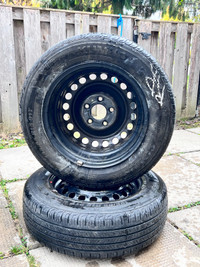 SUMMER TIRES WITH RIMS- A set of 5 tires 195/65/R15 