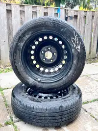 5 SUMMER TIRES WITH RIMS- A set of 5 tires 195/65/R15 