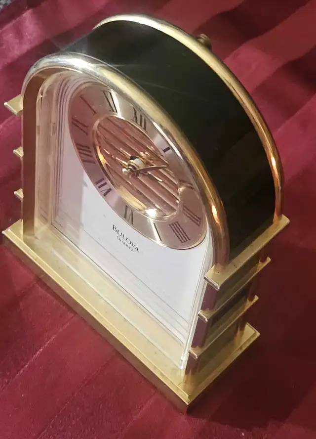 very nice Bulova desk clock  in Home Décor & Accents in Owen Sound - Image 4