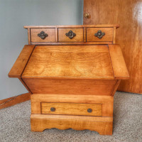Unique little table and drawers 