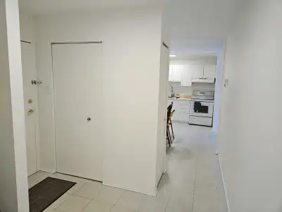 Ce qui t’attend : - Chambre fermée et non-meublée - Loyer de 570$/mois - Accès aux électroménagers,...