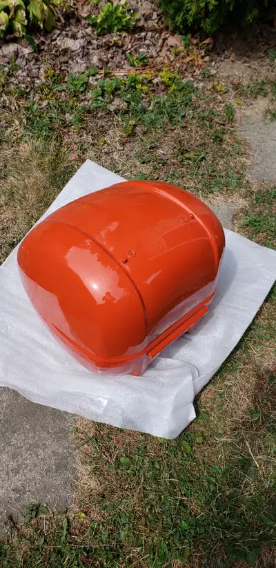 36l top case taken from 2023 Vespa GTS Arancio Impulsivo, orange (works w Vespa rack, centre pin con...