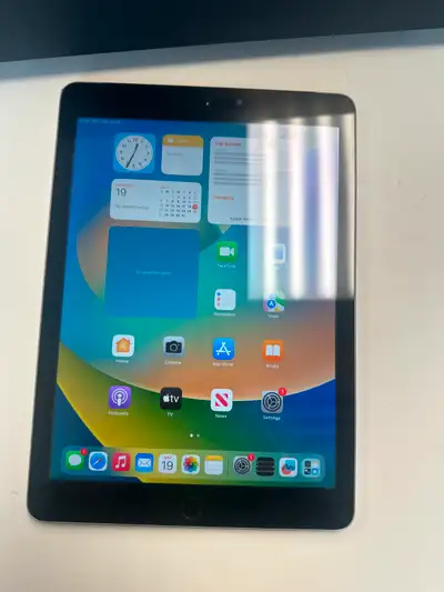 iPad 5th Generation 32GB Sliver, View more
