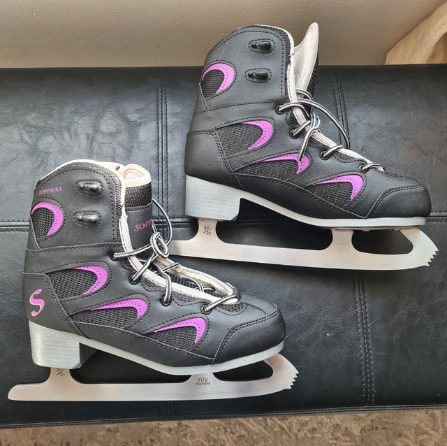 Patins à glace pour femme US6 noir et mauve, très confortable dans Patins et patins à roulettes  à Trois-Rivières